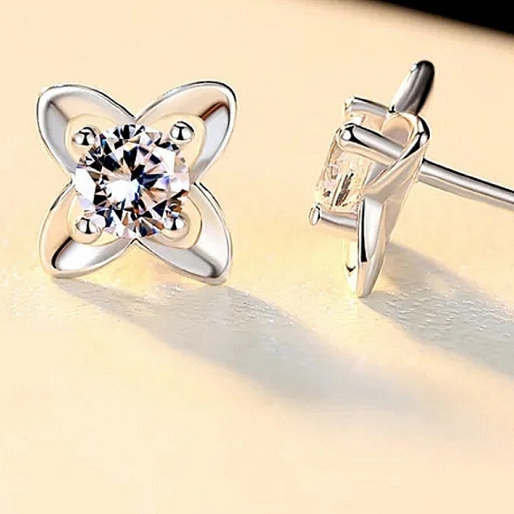 NEW 925 Sterling Silver Clover‎ Diamond Stud Earrings